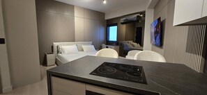 Suite, Corner (210) | Egyptian cotton sheets, premium bedding, in-room safe, desk - La Résidence Panamá (Panama City)