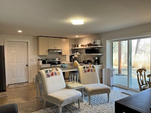 Fridge, microwave, oven, stovetop - Cozy guest suite in Pisgah Forest with great access to the outdoors (Pisgah Forest)