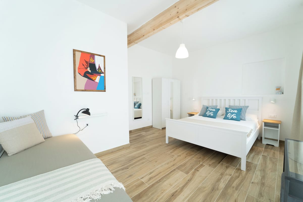 Triple Room, Sea View | Minibar, individually decorated, soundproofing, free WiFi