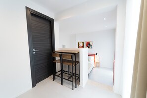 Estudio | Minibar, decoración personalizada, insonorización y wifi gratis 