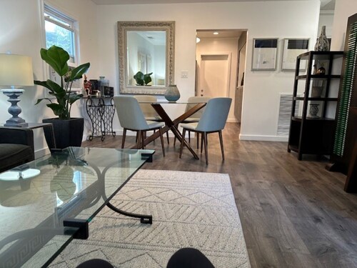 Kong Guest H-5 mins walk to Venice Canal and Beach, Abbot Kinney's famous street