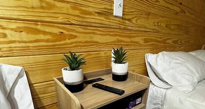 Charming 1-bedroom hotel with WiFi and AC in wonderful Timpson