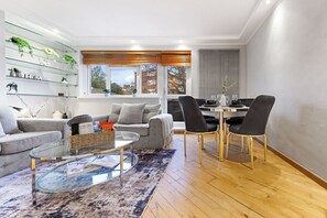 Living area - Luxe Stays Putney & Stamford (London)