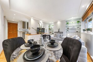 Living area - Luxe Stays Putney & Stamford (London)