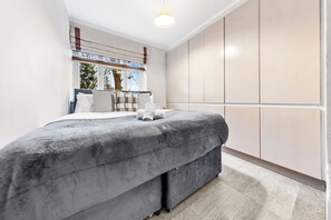 Apartment, Non Smoking, Kitchen | 3 bedrooms, iron/ironing board, free WiFi - Luxe Stays Putney & Stamford (London)
