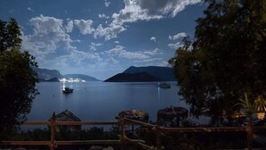 A calm lake with a boat, a thatched-roof hut, and a wooden fence. - Entire Villa in Kalymnos, Greece
5 guests1 bedroom3 beds1.5 bathrooms (Kalymnos)