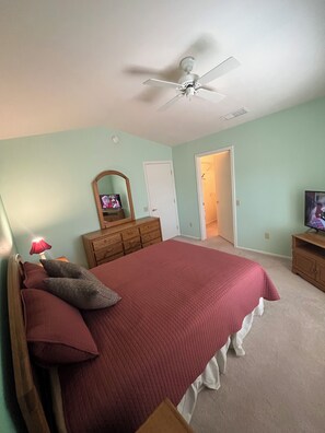 2 Schlafzimmer, Schreibtisch, Bügeleisen/Bügelbrett, WLAN