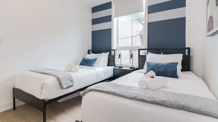 Elegant Suite—Near Kensington Market, Sleeps 8