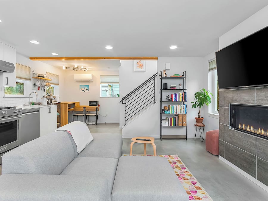 Apartment, 1 Double Bed, Bathtub | Living area