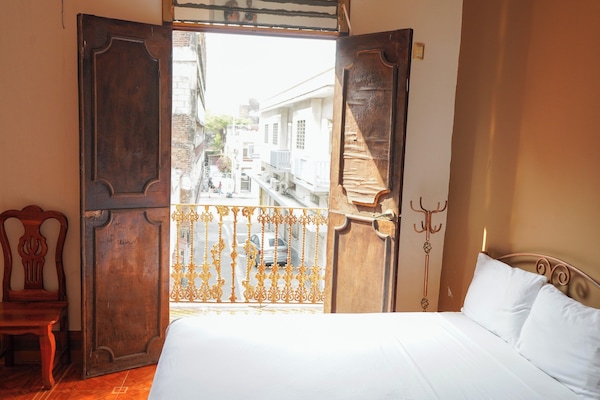 Habitación estándar, 2 camas matrimoniales | Escritorio, wifi gratis y ropa de cama