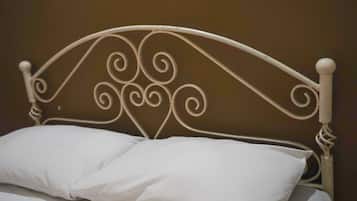Standard Quadruple Room, Multiple Beds | Desk, soundproofing, WiFi (free), bed sheets
