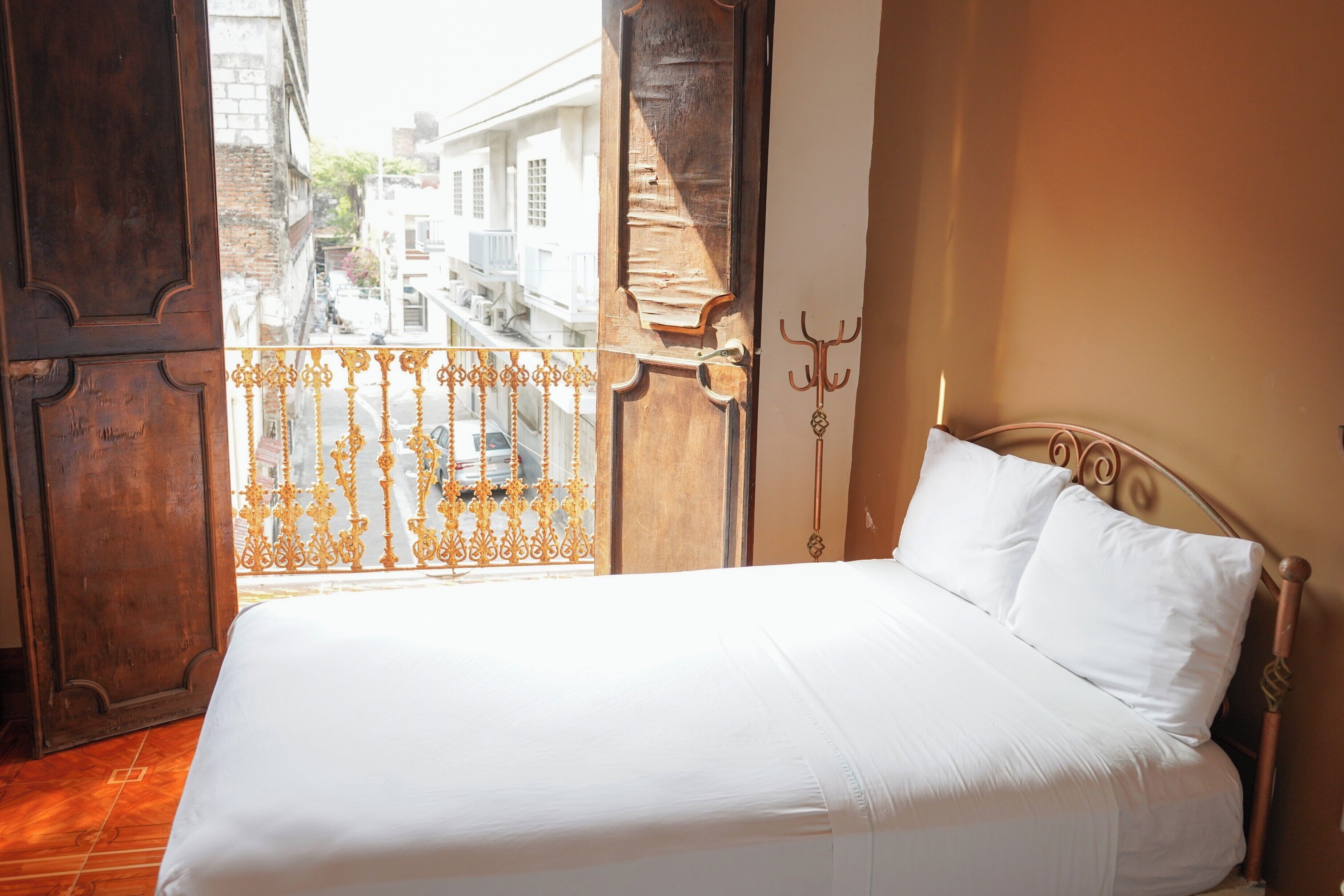 Habitación estándar, 2 camas matrimoniales | Escritorio, wifi gratis y ropa de cama 