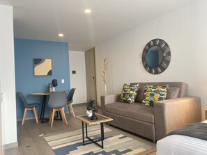 Căn hộ Presidential (TF04I) | Khu phòng khách | TV LED 