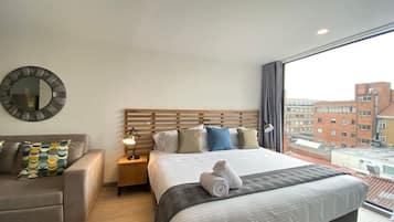 Leilighet – president (TF04I) | Individuelt dekorert, skrivebord, blendingsgardiner og strykejern/-brett