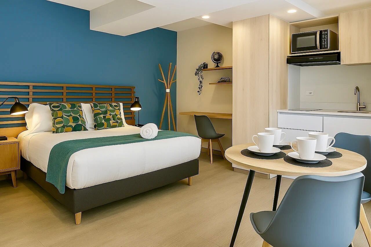 Căn hộ Premium (TF02I) | Trang trí khác biệt, bàn, màn/rèm cản sáng, bàn ủi/dụng cụ ủi quần áo 