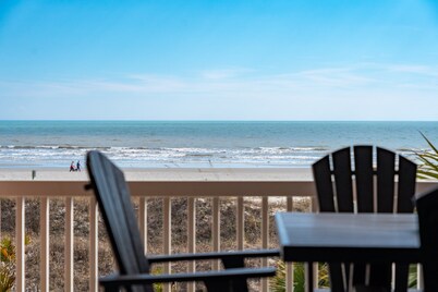 2 Ocean view balconies, Walk to town, Beach access across the street! Summer Wind!