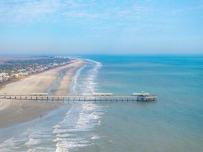 Beach nearby - 2 Ocean view balconies, Walk to town, Beach access across the street! Summer Wind! (Folly Beach)