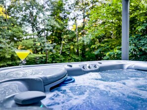 Outdoor spa tub - Close to Lake ~ Htub ~ Game Rm ~ FirePit ~ Stunning Design (Madison)