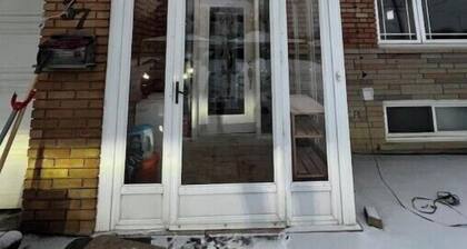 Room with private bathroom in Scarborough