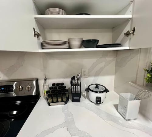 Spacious Upper Floor 4BR 5 Beds 2 Bath Kitchen  + 1BR/1BA PVt Room