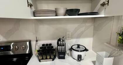 Spacious Upper Floor 4BR 5 Beds 2 Bath Kitchen + 1BR/1BA PVt Room