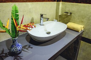 Deluxe Double Room, Garden View | Bathroom | Shower, hair dryer, slippers, towels