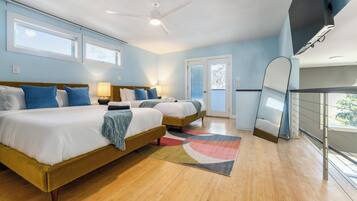 8 dormitoris, planxa i posts de planxar i un bressol de viatge