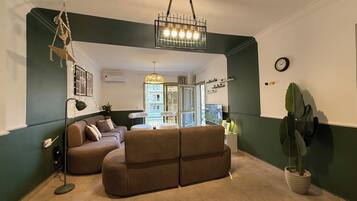 Apartment, 3 Bedrooms, Smoking | Living room