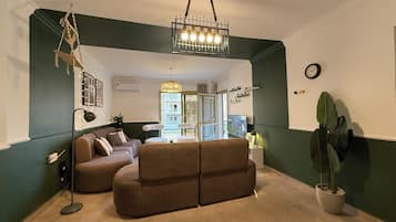 Apartment, 3 Bedrooms, Smoking | Living room