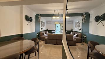 Apartment, 3 Bedrooms, Smoking | Dining room