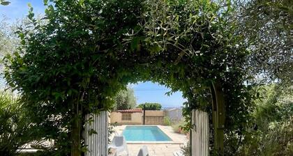 Villa Moderna con Piscina Privada y Sala de Juegos – Ideal para 10 Personas