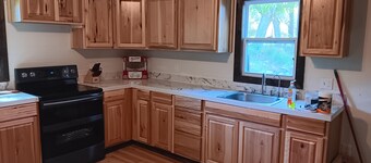 Charming 3-bedroom cabin with AC and WiFi in delightful Rogersville