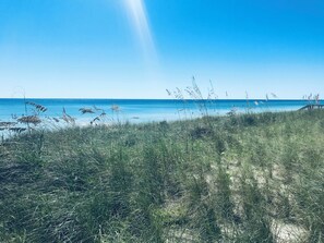 Beach towels - Charming 3-bedroom condo in Gulf Place with private beach access, pools andWiFi (Santa Rosa Beach)
