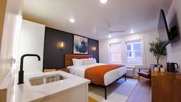 Basic-Zimmer, 1 King-Bett, eigenes Bad