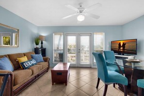 Huoneisto, useita sänkyjä (Grand Caribbean West 215) | Oleskelualue | Televisio