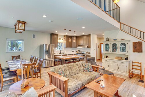 Game Room & Deck: Pet-Friendly Lake Arrowhead Home
