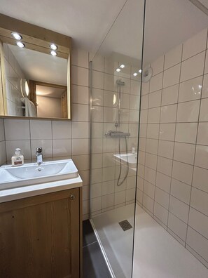 Shower, hair dryer - Apartment renovated in 2025 2 minutes from the slopes in Méribel Village (Les Allues)