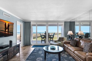 คอนโด, หลายเตียง (Shoreline Towers 1022) | บริเวณนั่งเล่น