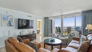 Condo, Multiple Beds (Shoreline Towers 1022) | Living area