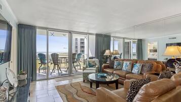 Condo, Multiple Beds (Shoreline Towers 1022) | Living area