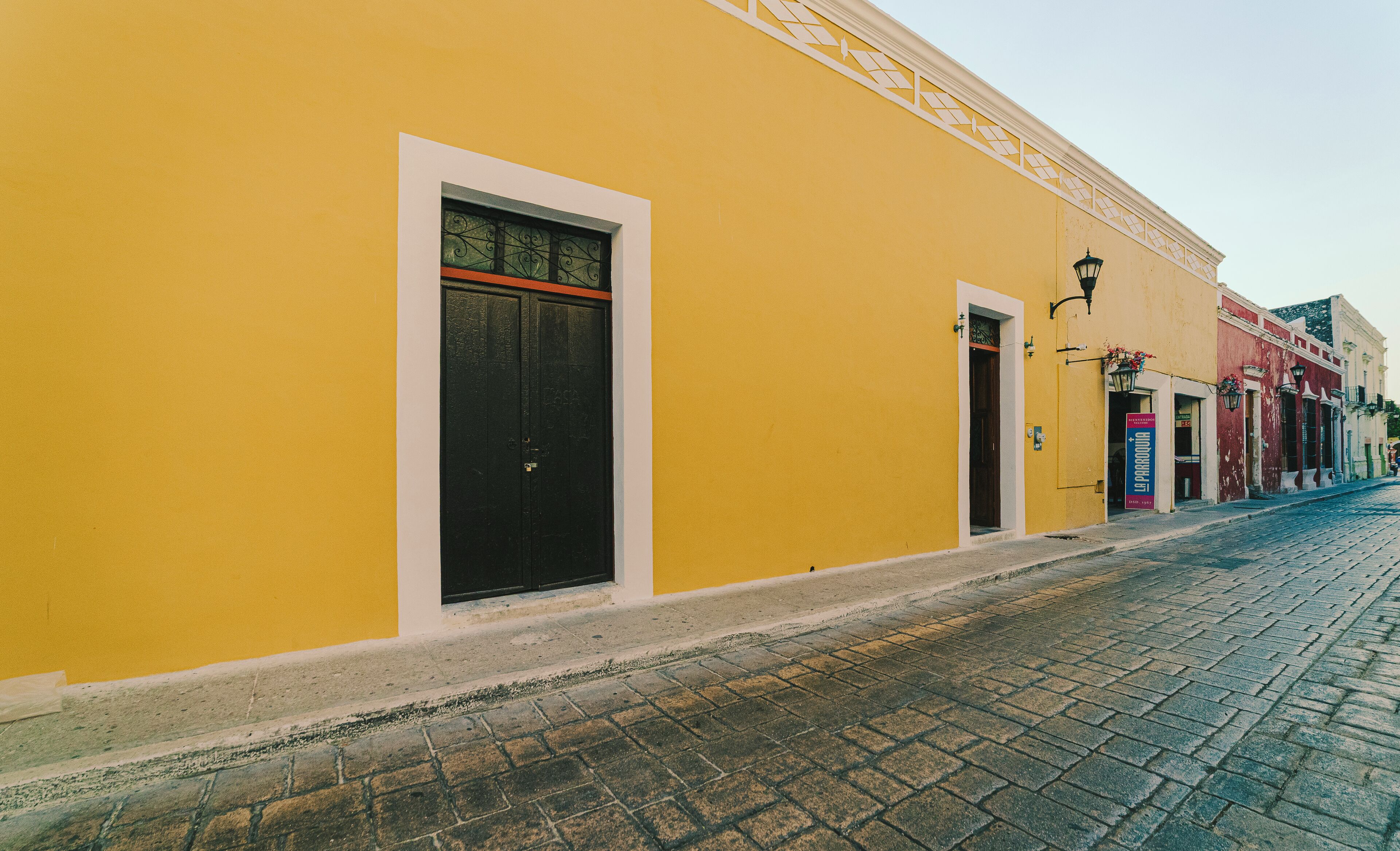 Vista frontal de la propiedad