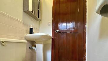 Toallas, jabón, papel de baño