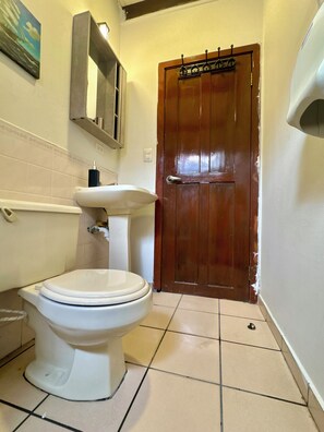 Handtücher, Seife, Toilettenpapier