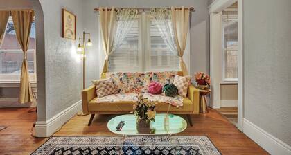 Spacious and cozy home 1 min walk to Kodak Ctr 2bd