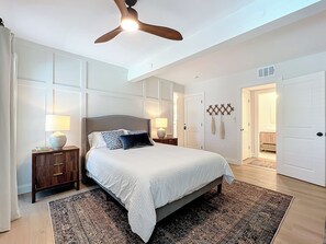 5 bedrooms, desk, WiFi, bed sheets