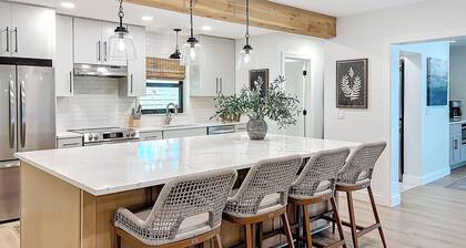 Sarasota Retreat with Private Heated Pool + Fire Pit - 5 Min to Siesta Key Beach