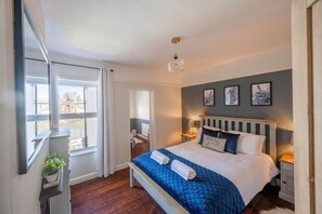 3 bedrooms, desk, iron/ironing board, free WiFi