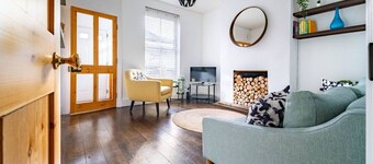 Swift Host | Stylish City Terrace | Parking