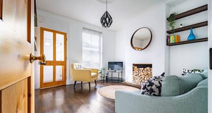 Swift Host | Stylish City Terrace | Parking