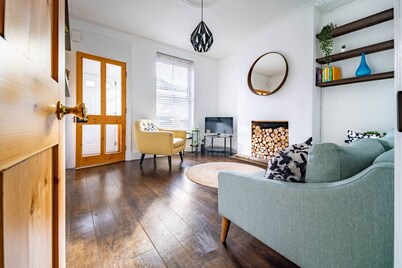Swift Host | Stylish City Terrace | Parking